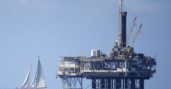 Thế đối đầu sản lượng giữa Mỹ và OPEC+