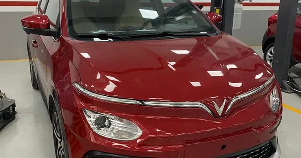 VinFast VF e34 âm thầm về đại lý Hà Nội - Xe điện 'bom tấn' sắp bàn giao, nhiều khách hàng không kịp nhận xe chơi Tết