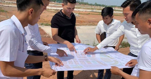 Giới đầu tư địa ốc đổ tiền vào đất nền tỉnh lẻ
