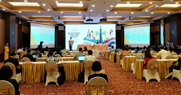 ĐHCĐ Vincom Retail: Chuẩn bị khai trương TTTM lớn nhất hệ thống, mục tiêu lợi nhuận 2.500 tỷ trong năm 2021