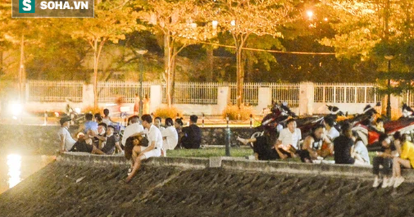Hà Nội: Hàng trăm nam thanh nữ tú ra công viên tập thể dục, ăn nhậu, "tâm sự" thấy công an bỏ chạy toán loạn - Vimarsana News