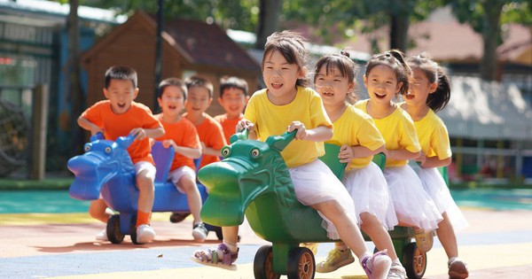 Nhận ra "sai lầm chí mạng", Trung Quốc cho phép các gia đình sinh bao nhiêu con cũng được - Vimarsana News