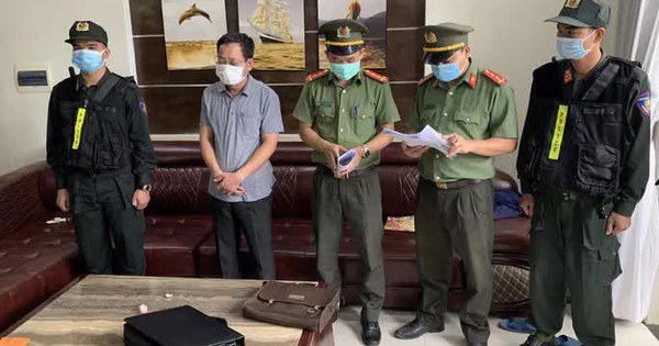 Bắt Chánh Văn phòng Cảng Hàng không quốc tế Phú Bài - Vimarsana News