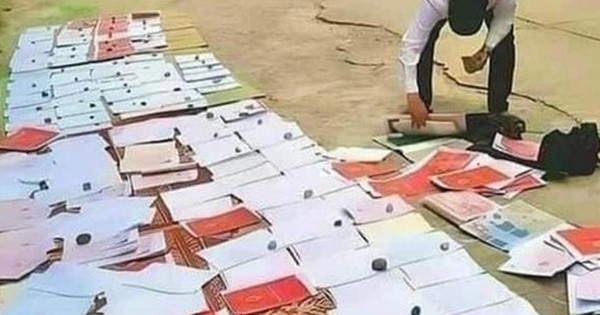 Rộ trào lưu "phơi" sổ đỏ vỉa hè để quay TikTok bán đất