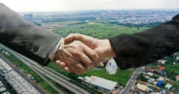 Khối ngoại thận trọng M&A bất động sản