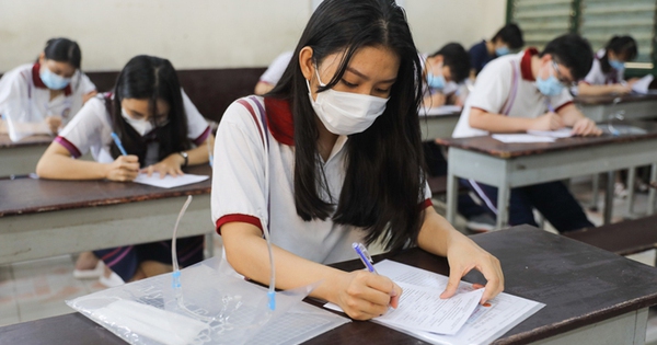 Phụ huynh, học sinh lo lắng khi kỳ thi IELTS tạm hoãn vô thời hạn: "Tội nhất là lớp 12 bị ảnh hưởng cả tiến trình ôn thi Đại học"