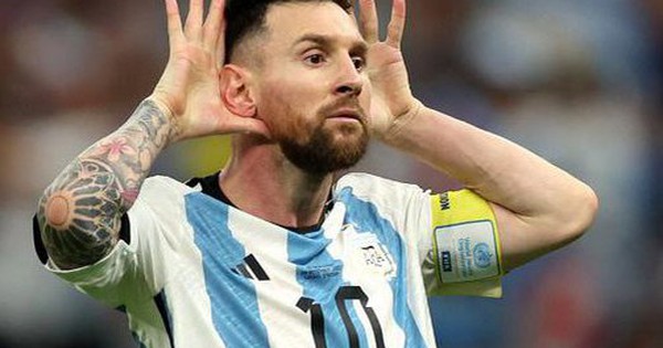 Sự thật đằng sau màn ăn mừng của Lionel Messi trước tuyển Hà Lan