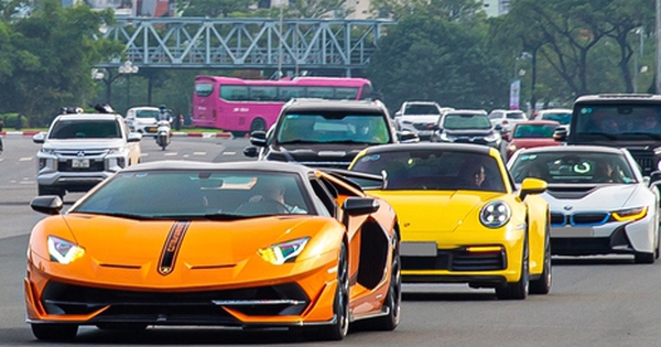 Dàn siêu xe, xe siêu sang cả trăm tỷ đồng diễu hành trên đường phố Hà Nội