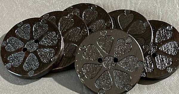 Gỗ đen châu Phi, một trong những loại gỗ đắt đỏ nhất trên thế giới