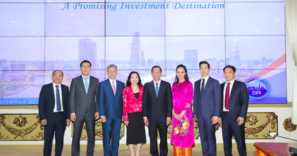 香港億萬富翁李嘉誠希望投資胡志明市，尤其關注基礎設施和物流