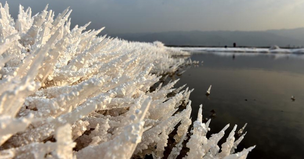 Không chỉ riêng Lop Nur, ở Trung Quốc còn có một hồ xác muối mang vẻ đẹp đầy ''đau đớn'' nhưng vẫn làm mê mẩn lòng người bởi sự kỳ vĩ hiếm có