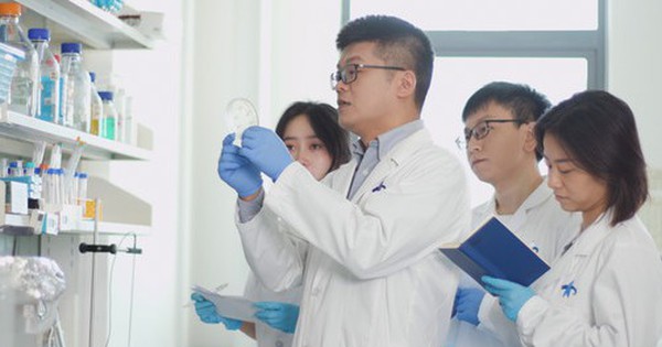 AI giúp rút ngắn quá trình phát triển thuốc mới từ nhiều năm xuống 1 tháng như thế nào?