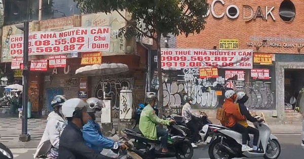 Hết thời ‘đẻ trứng vàng’, nhà mặt phố thi nhau rao bán