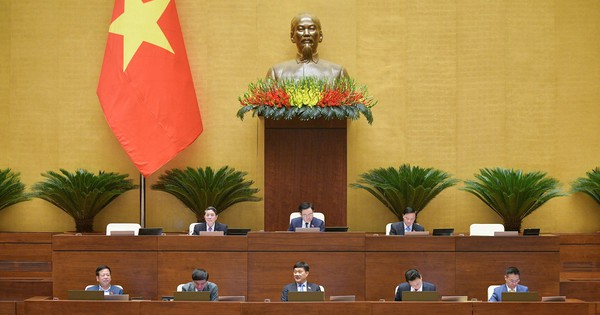 QUỐC HỘI TIẾP TỤC THẢO LUẬN VỀ DỰ THẢO LUẬT ĐẤT ĐAI (SỬA ĐỔI)