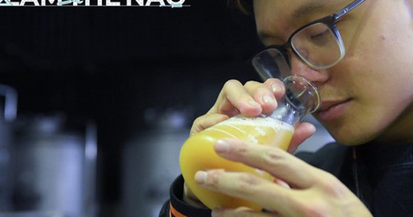 ‏Cận cảnh quá trình làm ra loại bia thơm mùi cốm Hà Nội, ăn được với cả lòng lợn lẫn tôm hùm