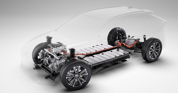 Chỉ có thể là người Nhật: Toyota cử kỹ sư mổ xẻ xe Tesla để học làm xe điện, còn ngợi ca đối thủ