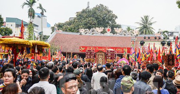 Xem "kiệu bay" giữa phố phường Thủ đô