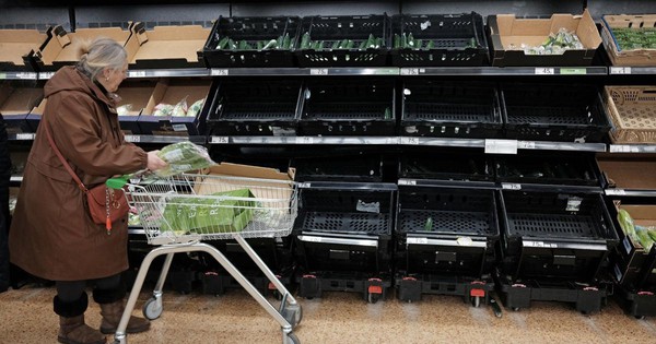Đến cà chua, rau xanh cũng thành “xa xỉ phẩm”, hơn 50% số người Anh được hỏi cảm thấy Brexit đã sai