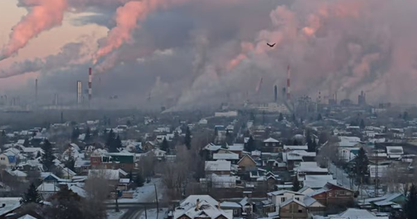 Ai bơm tiền cho đội "tàu ma" vận chuyển dầu Nga đi khắp thế giới?