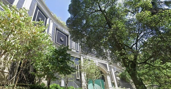 這位中國億萬富翁在購買香港最昂貴的豪宅時一度“受歡迎”，但當銀行沒收他價值 2.71 億美元的豪宅時，他感到很尷尬