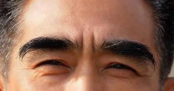 Lông mày dài hơn mắt