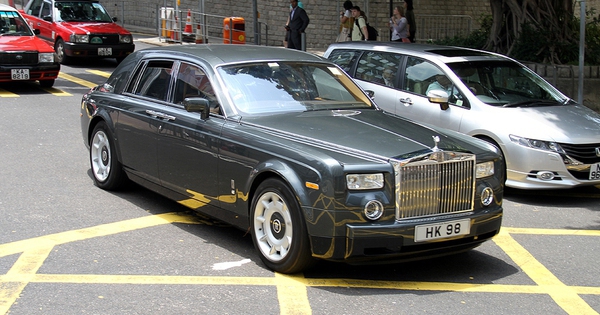 Riding to The Peninsula Hong Kong in a ROLLS ROYCE  Andys Travel Blog