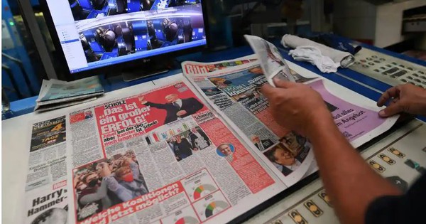 ヨーロッパのベストセラー新聞が従業員グループを AI に置き換える
