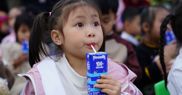 Hộp quà bất ngờ từ Vinamilk mang niềm vui ấm áp đến trẻ em vùng cao