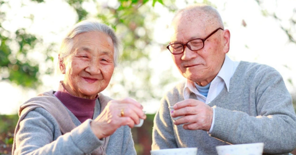 Làm gì vào ban đêm để thọ 100 tuổi: Đây là 5 thói quen đáng học hỏi của những người sống lâu nhất hành tinh