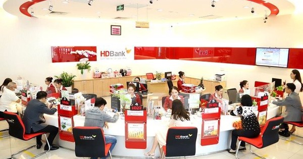 Cổ phiếu HDBank (HDB) tăng trần, đạt đỉnh giá cao nhất, VN-Index giảm về sát mốc 1.270 điểm