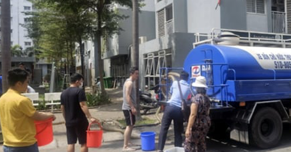 Sau một đêm xếp hàng hứng nước, chung cư ở TP Thủ Đức được cấp nước trở lại