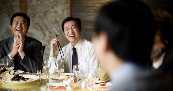 Giáo sư tài chính và kinh tế nói thẳng: Khi nghèo, sĩ diện là thứ đáng ném vào sọt rác đầu tiên; muốn giàu, phải dụng công làm 3 việc!