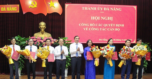 Bổ nhiệm nữ Giám đốc Sở, tân Chánh Văn phòng Thành ủy, Phó Chánh Văn phòng UBND thành phố