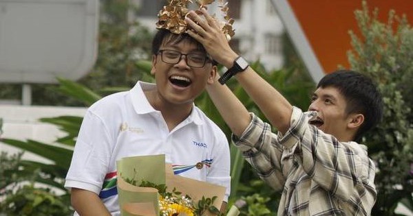 Nam sinh "vé vớt" vào trận Quý nhưng thi đấu ngoạn mục giúp Chuyên Quốc học Huế 2 năm liên tiếp có cầu truyền hình Olympia