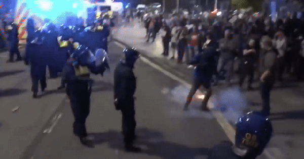 Anh "nín thở" trước nguy cơ 100 cuộc biểu tình: Huy động gấp 6.000 đặc nhiệm, dân được khuyên làm ở nhà