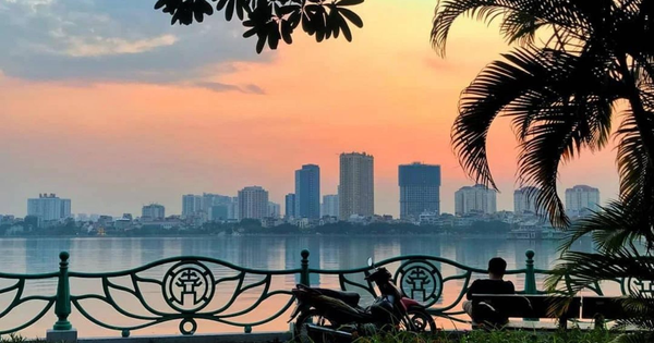 Con đường của những "nàng thơ" ở Hà Nội tan hoang sau bão Yagi