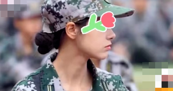 Nữ sinh Đại học bỗng hot rần rần nhờ bức hình chụp trộm, nhiều công ty liên lạc ký hợp đồng nhưng bị cô từ chối – Nghe lý do ai cũng khen "nhìn xa trông rộng"!