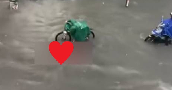 Hình ảnh ĐẸP NHẤT trong trận mưa ngập lịch sử ở Hà Nội hôm qua!