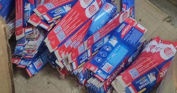 Đột kích một nhà máy, công an triệt phá đường dây sản xuất kem đánh răng Colgate giả quy mô lớn, tịch thu loạt máy móc và hóa chất kém chất lượng