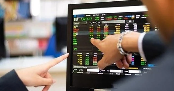 Một cổ phiếu bluechip bị khối ngoại "xả" hơn 400 tỷ trong phiên 15/10