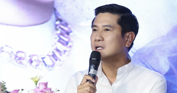 Hồ Hoài Anh bất ngờ xuất hiện tại họp báo của nữ ca sĩ 8X