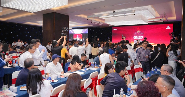 The Queen đông nghẹt khách ngày khớp căn, tạo sức nóng cho thị trường