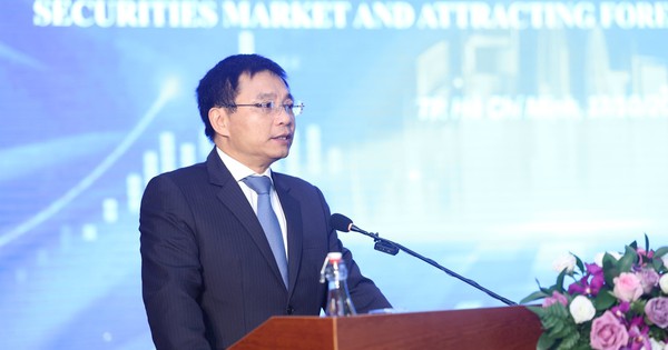 Bộ trưởng Bộ Tài chính đề nghị UBCKNN tập trung thực hiện 5 nhóm giải pháp phát triển thị trường chứng khoán