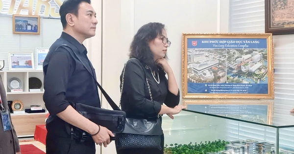 Nam diễn viên 18 năm chăm mẹ tai biến, 52 tuổi bỡ ngỡ khi pha sữa cho con, 56 tuổi lên chức Chủ tịch