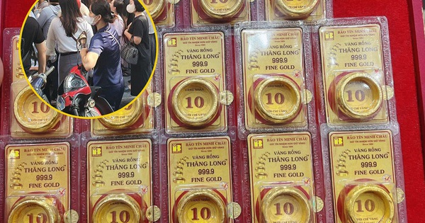Mang 10 chỉ vàng đi bán ngày giá lập đỉnh, người phụ nữ ở Hà Nội gặp cảnh sợ hãi, "quay xe" vội