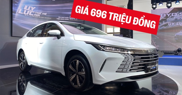BYD Seal 5 ra mắt Việt Nam: Giá 696 triệu đồng, cùng cỡ Civic, máy hybrid cắm sạc tiêu thụ 3,8 lít/100km