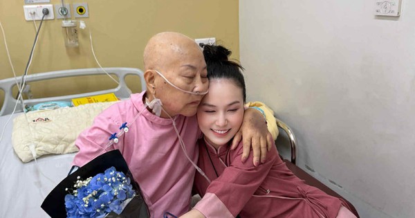 Tuấn Hưng: Con muốn khóc thật to, gục xuống bên mẹ và nói rằng "con sợ lắm"