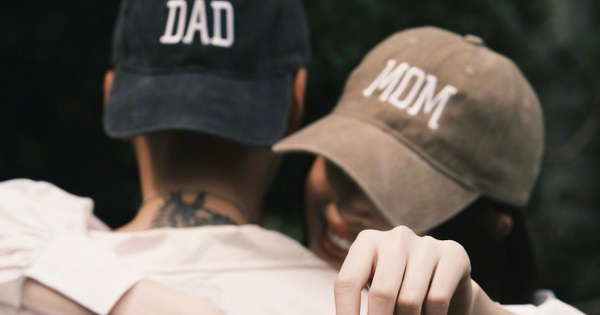 Tài tử Trần Vỹ Đình và "nàng thơ nội y" khoe con chung