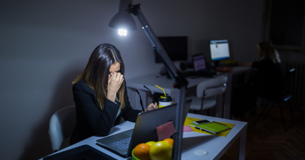 Cùng làm 1 dự án nhưng chỉ được thưởng 3 triệu đồng, đồng nghiệp nhận 300 triệu đồng, cô gái bỏ việc ngay: "Tôi chỉ thông báo chứ không phải thương lượng"