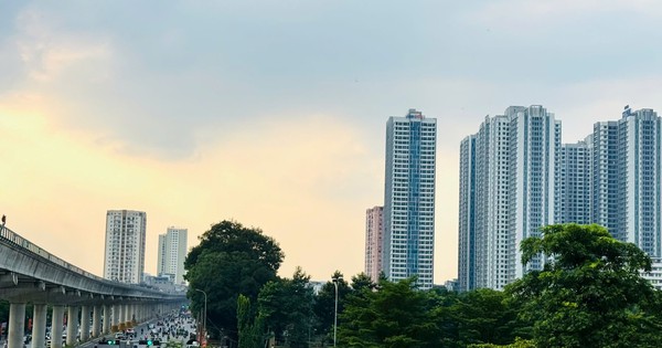 Bất động sản tăng giá “vô lý”: Khi chiếc xe máy chỉ đổi được... “một khung cửa sổ đẹp”